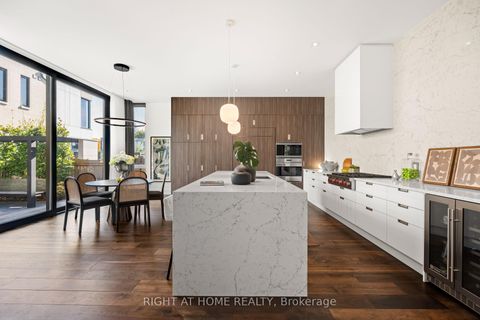 Photo 10 at 15 Fairmeadow Avenue, Windfields, Toronto