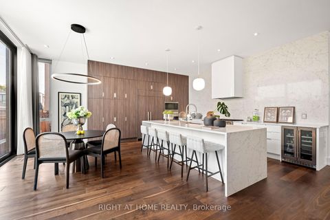 Photo 11 at 15 Fairmeadow Avenue, Windfields, Toronto