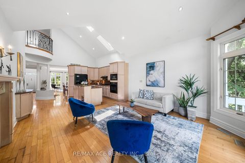 Photo 2 at 24 Abitibi Avenue, Newtonbrook East, Toronto