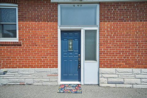 Photo 1 at 10 Mendip Crescent, Dorset Park, Toronto