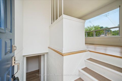 Photo 2 at 10 Mendip Crescent, Dorset Park, Toronto