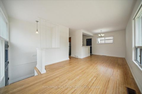 Photo 3 at 10 Mendip Crescent, Dorset Park, Toronto