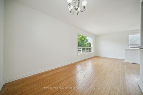 Photo 4 at 10 Mendip Crescent, Dorset Park, Toronto