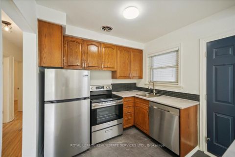 Photo 7 at 10 Mendip Crescent, Dorset Park, Toronto
