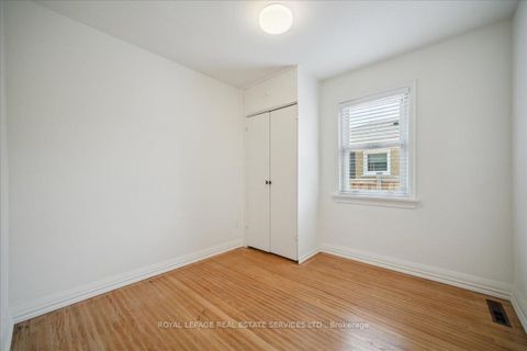 Photo 10 at 10 Mendip Crescent, Dorset Park, Toronto