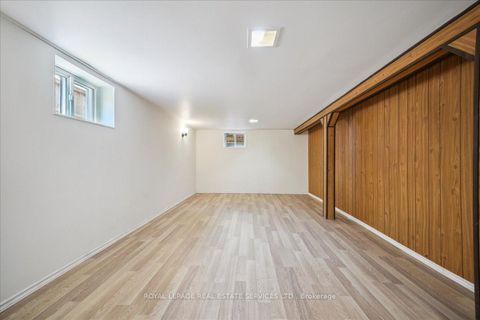 Photo 14 at 10 Mendip Crescent, Dorset Park, Toronto