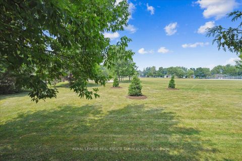 Photo 21 at 10 Mendip Crescent, Dorset Park, Toronto