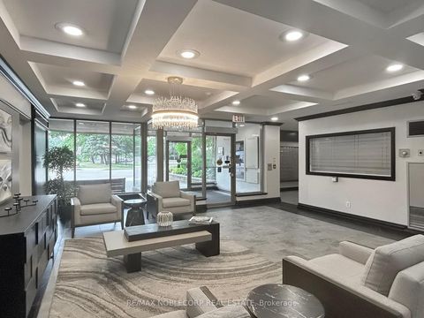 Photo 7 at 312 - 91 Townsgate Drive, Yorkhill, Vaughan