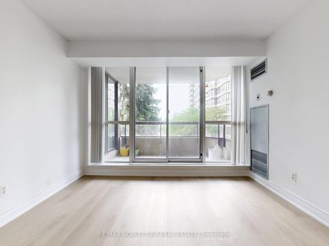 Photo 12 at 312 - 91 Townsgate Drive, Yorkhill, Vaughan