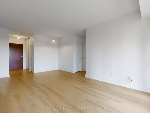 Photo 13 at 312 - 91 Townsgate Drive, Yorkhill, Vaughan