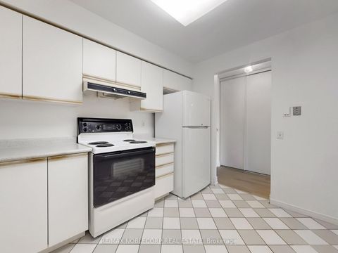Photo 16 at 312 - 91 Townsgate Drive, Yorkhill, Vaughan