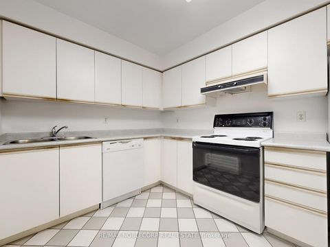 Photo 17 at 312 - 91 Townsgate Drive, Yorkhill, Vaughan