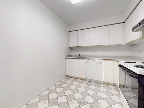 Photo 18 at 312 - 91 Townsgate Drive, Yorkhill, Vaughan