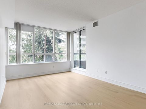 Photo 20 at 312 - 91 Townsgate Drive, Yorkhill, Vaughan