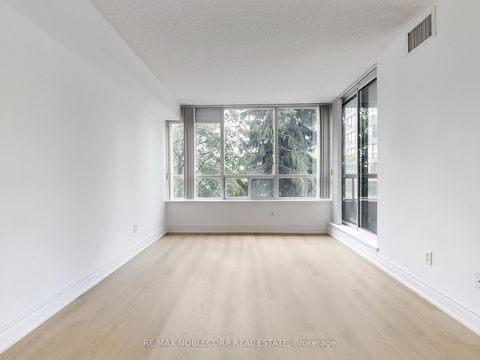 Photo 21 at 312 - 91 Townsgate Drive, Yorkhill, Vaughan