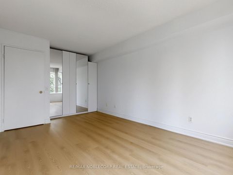 Photo 22 at 312 - 91 Townsgate Drive, Yorkhill, Vaughan