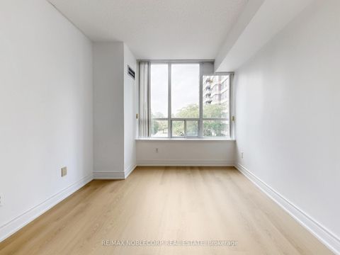 Photo 25 at 312 - 91 Townsgate Drive, Yorkhill, Vaughan
