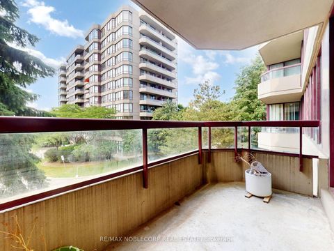 Photo 29 at 312 - 91 Townsgate Drive, Yorkhill, Vaughan