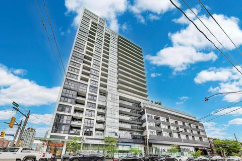 Photo 2 at 325 - 501 St. Clair Avenue W, Casa Loma, Toronto