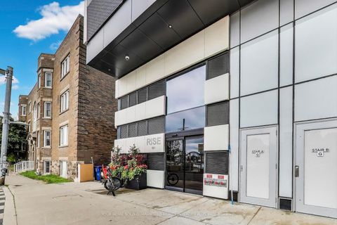 Photo 3 at 325 - 501 St. Clair Avenue W, Casa Loma, Toronto
