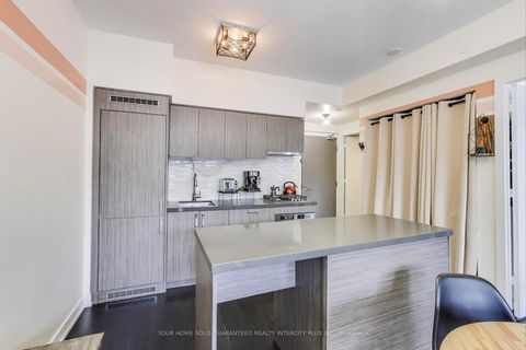 Photo 10 at 325 - 501 St. Clair Avenue W, Casa Loma, Toronto