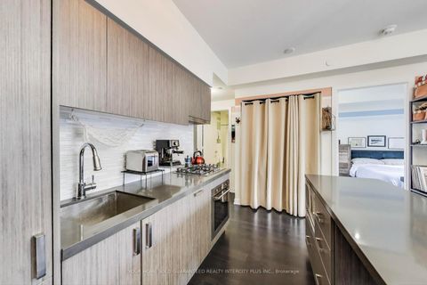 Photo 11 at 325 - 501 St. Clair Avenue W, Casa Loma, Toronto