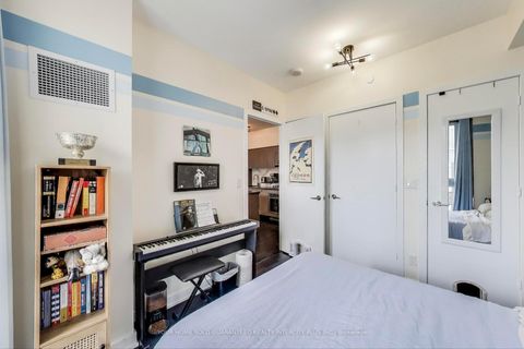 Photo 15 at 325 - 501 St. Clair Avenue W, Casa Loma, Toronto