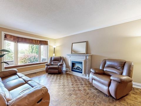 Photo 2 at 236 Russet Way, East Woodbridge, Vaughan