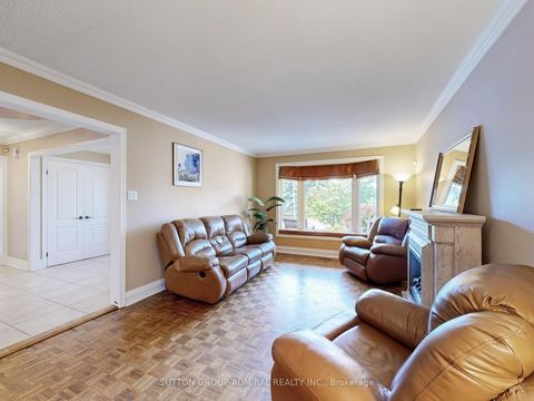 Photo 3 at 236 Russet Way, East Woodbridge, Vaughan