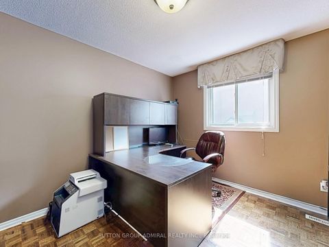 Photo 10 at 236 Russet Way, East Woodbridge, Vaughan