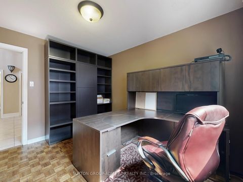 Photo 11 at 236 Russet Way, East Woodbridge, Vaughan