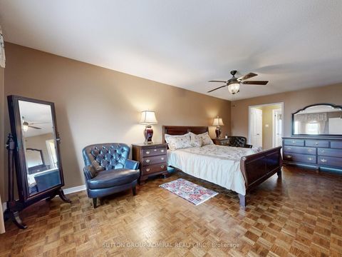 Photo 18 at 236 Russet Way, East Woodbridge, Vaughan