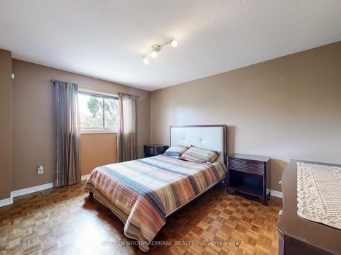 Photo 23 at 236 Russet Way, East Woodbridge, Vaughan