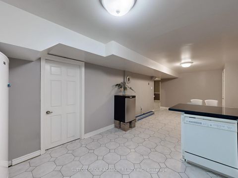 Photo 36 at 236 Russet Way, East Woodbridge, Vaughan