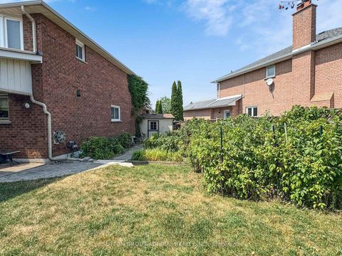 Photo 47 at 236 Russet Way, East Woodbridge, Vaughan