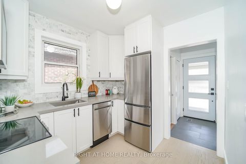 Photo 12 at 1360 Woodbine Avenue, East York, Toronto