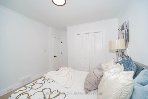 Photo 18 at 1360 Woodbine Avenue, East York, Toronto