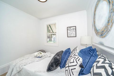 Photo 21 at 1360 Woodbine Avenue, East York, Toronto