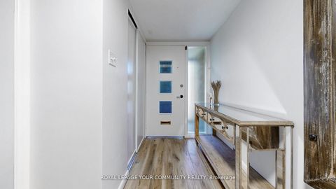 Photo 3 at 118 Betty Ann Drive, Willowdale West, Toronto