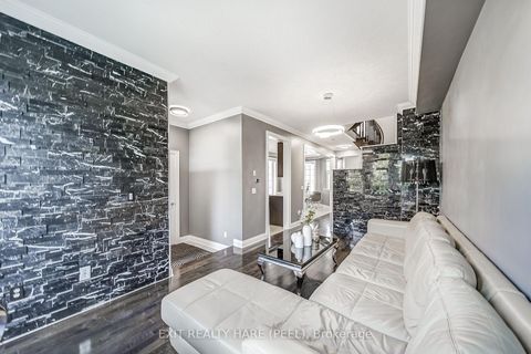 Photo 7 at 41 Poetry Drive, Vellore Village, Vaughan