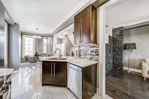 Photo 12 at 41 Poetry Drive, Vellore Village, Vaughan