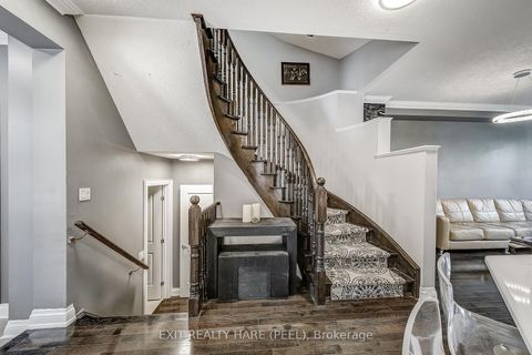 Photo 17 at 41 Poetry Drive, Vellore Village, Vaughan
