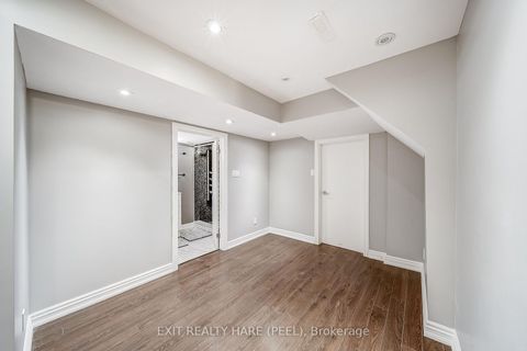 Photo 42 at 41 Poetry Drive, Vellore Village, Vaughan