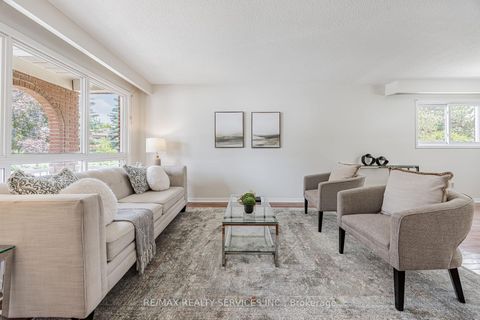 Photo 3 at 9 Garview Court, The Westway, Toronto