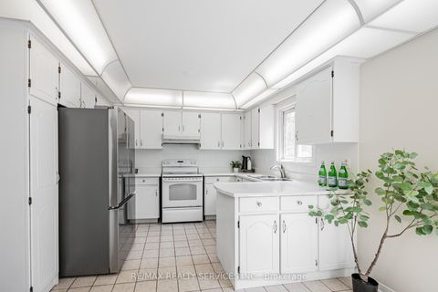 Photo 9 at 9 Garview Court, The Westway, Toronto