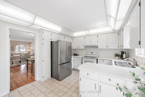 Photo 11 at 9 Garview Court, The Westway, Toronto