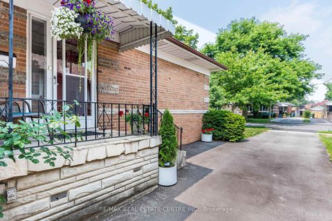 Photo 5 at 11 Velma Drive, Queensway, Toronto