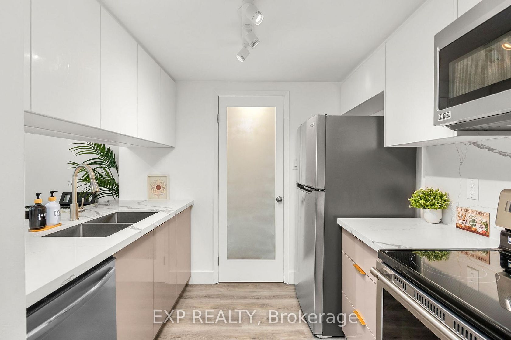 817 - 711 Bay Street, Bay Street Corridor, Toronto 