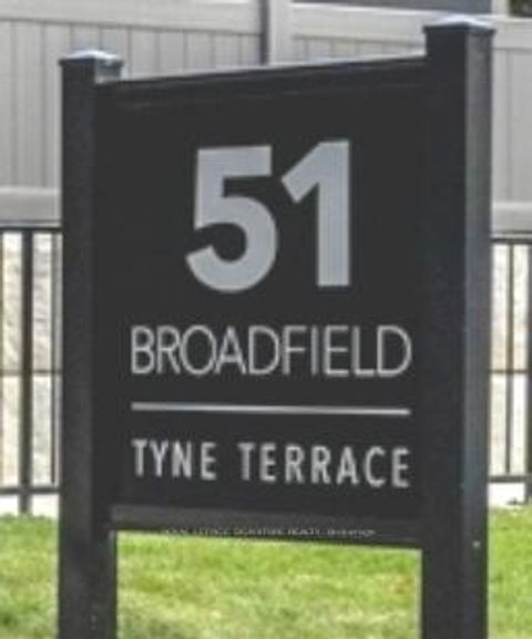 Photo 2 at 44 - 51 Broadfield Drive, Markland Wood, Toronto