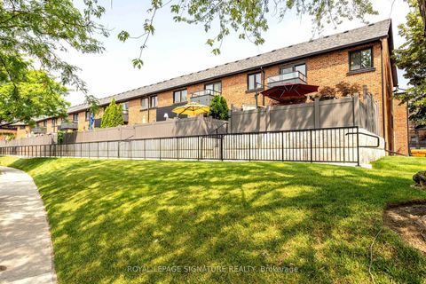Photo 4 at 44 - 51 Broadfield Drive, Markland Wood, Toronto